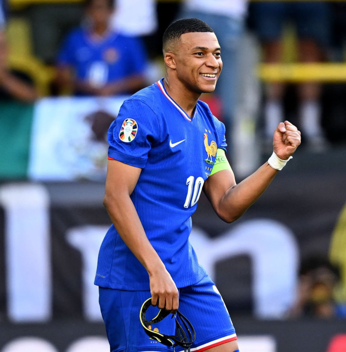 2024/25 France Home Player Issue Shirt - Mbappe - S