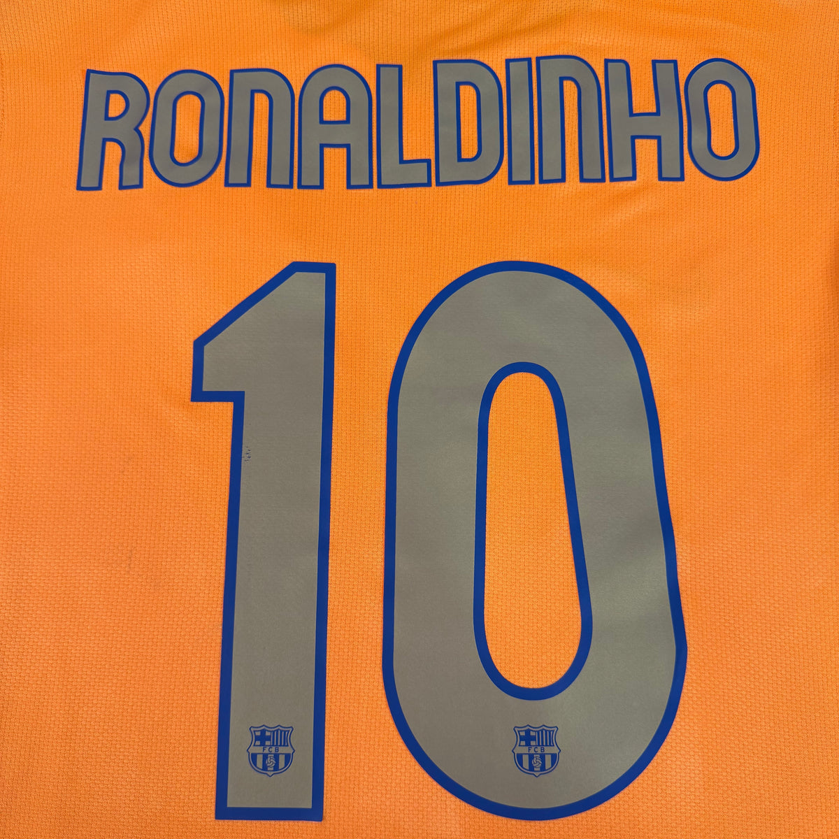 2006/07 Barcelona Away Shirt - Ronaldinho - M