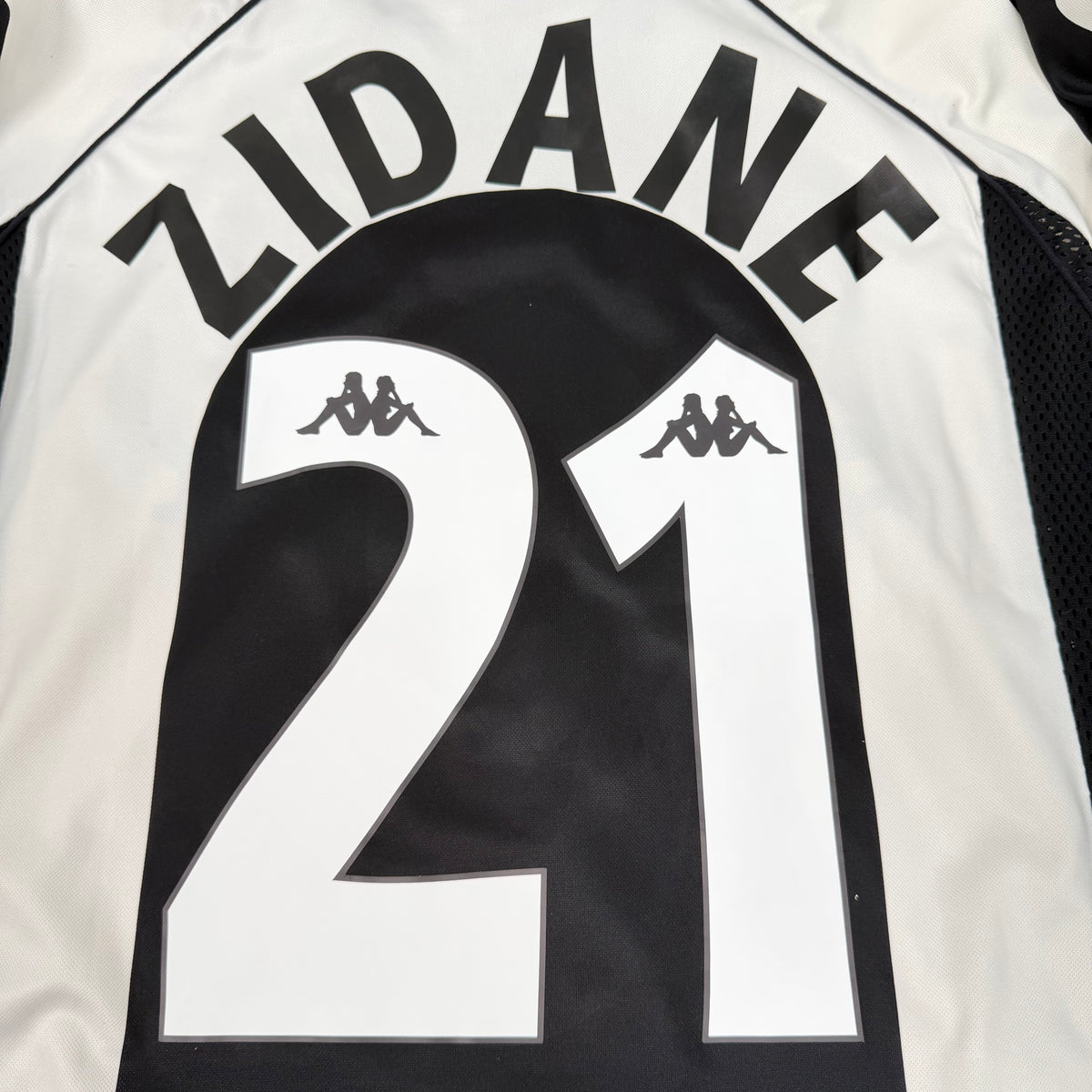 1997/98 Juventus Home Shirt - Zidane - L