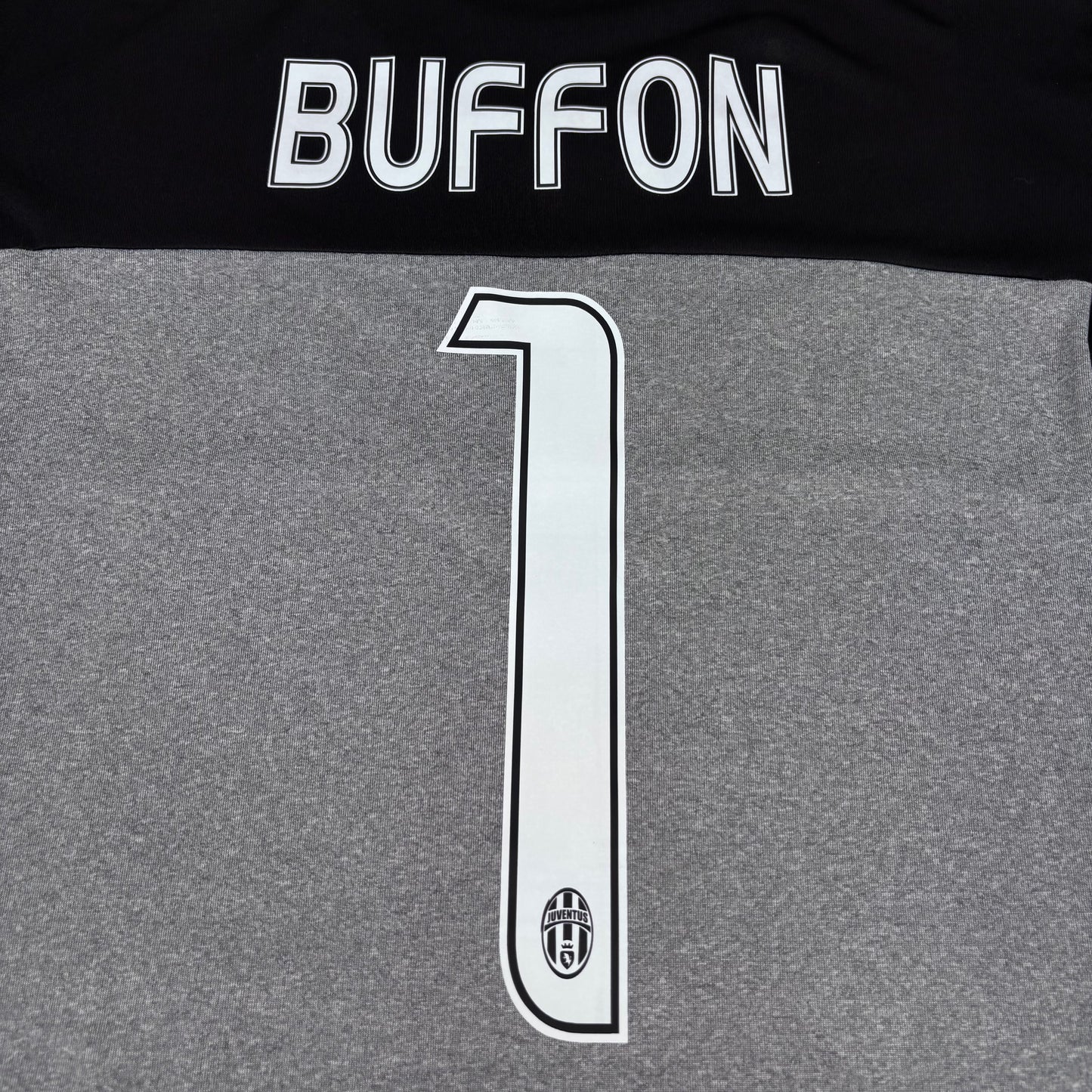 2015/16 Juventus Goalkeeper Shirt - Buffon - L