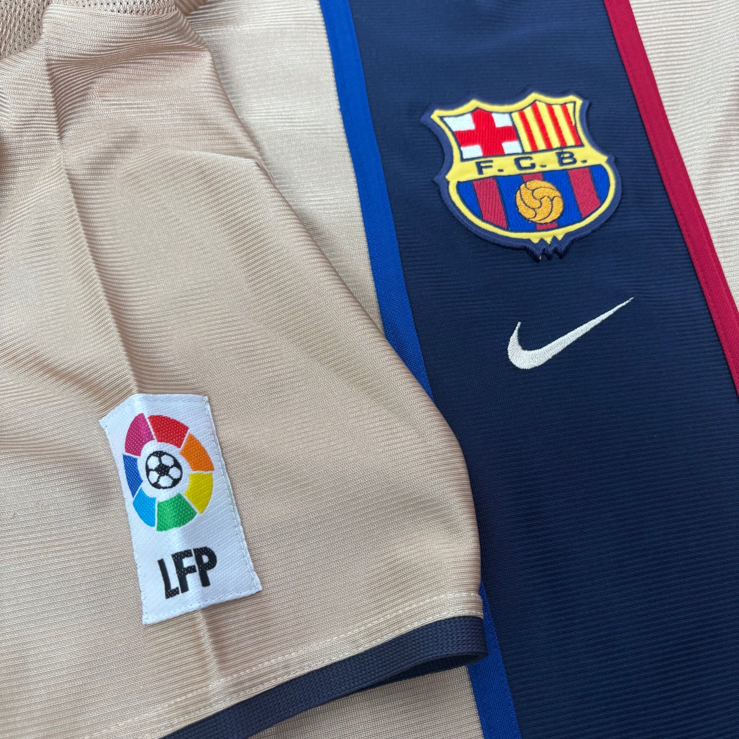 2001/02 Barcelona Away Shirt - Rivaldo - L