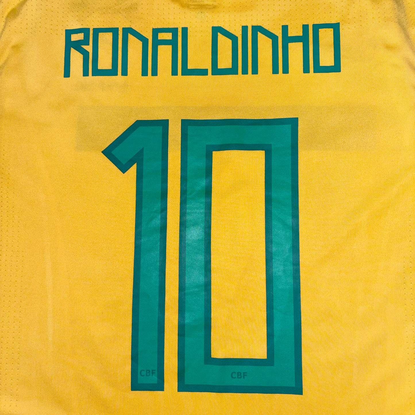 2011/12 Brazil Home Shirt - Ronaldinho - M