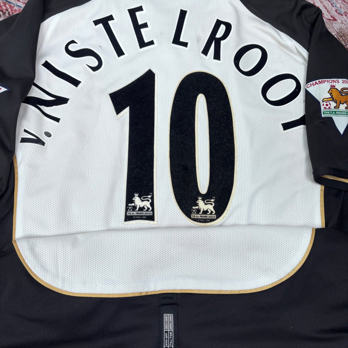 2001/02 Manchester United Centenary Shirt - Van Nistelrooy and Beckham - M