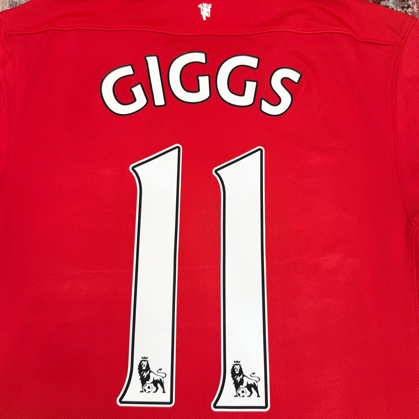 2011/12 Manchester United Home Shirt - Gigs - M