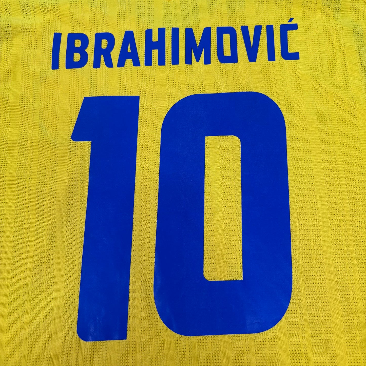 2008/09 Sweden Home Shirt - Ibrahimovic - XL