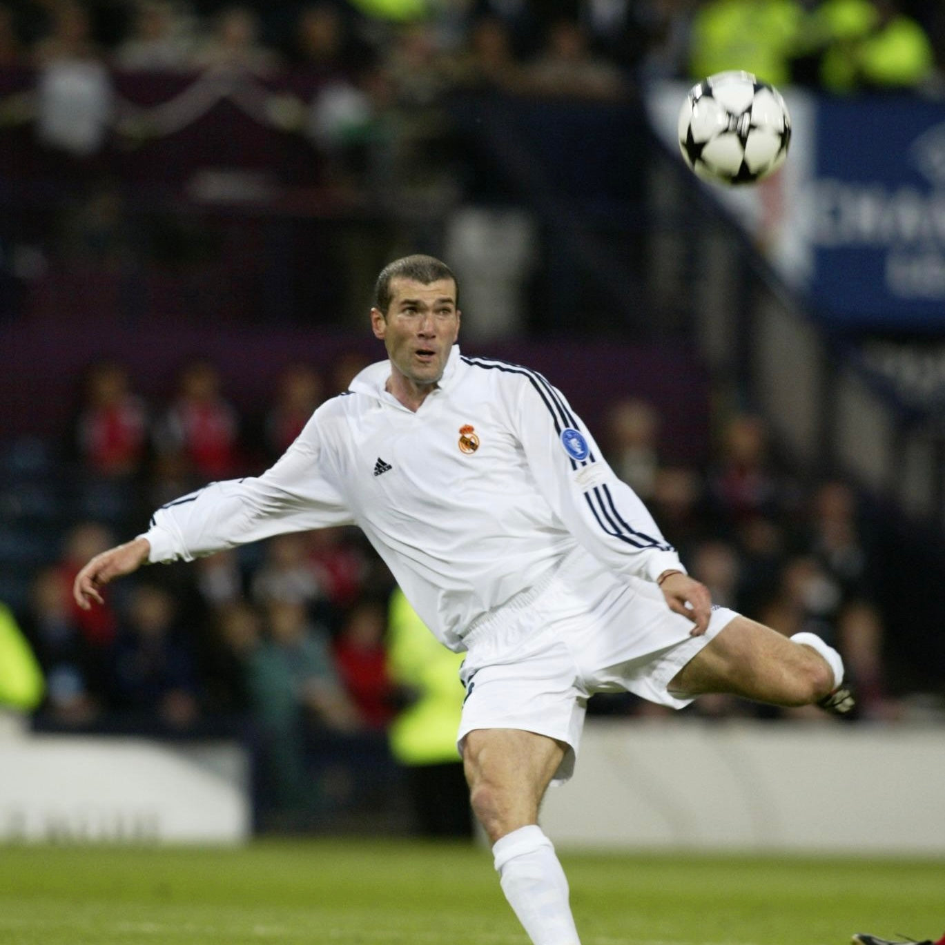 2002/03 Real Madrid Home Shirt Longsleeve - Zidane