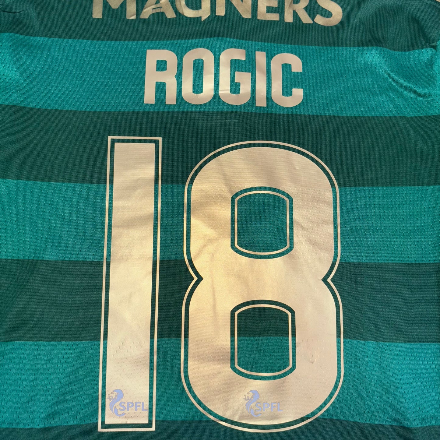 2017/18 Celtic Away Shirt - Rogic - M