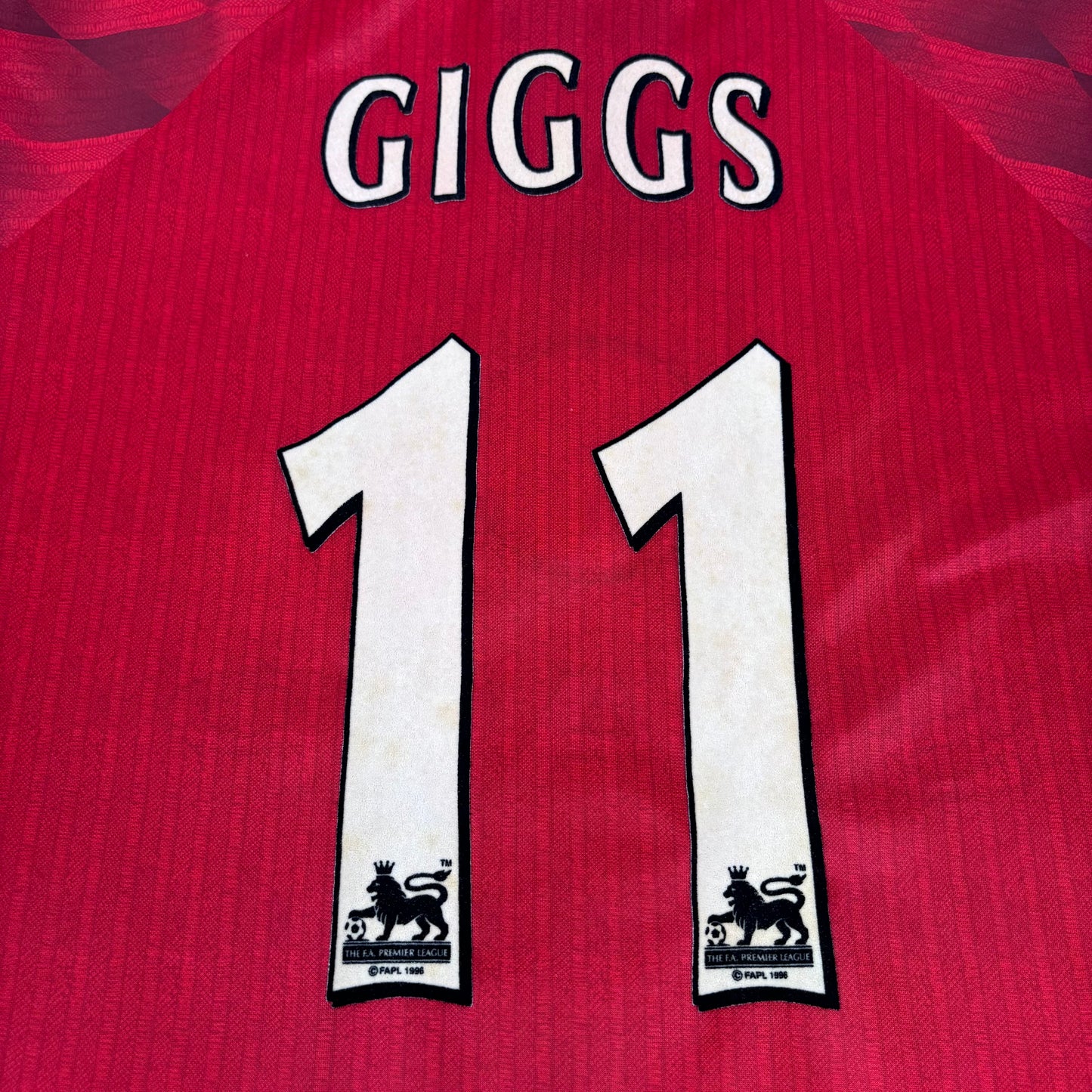 1997/98 Manchester United Home Shirt - Giggs - L