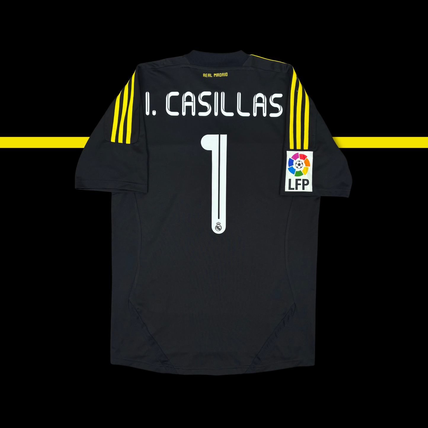 2011/12 Real Madrid Goalkeeper Shirt - Casillas - M - New with Tag
