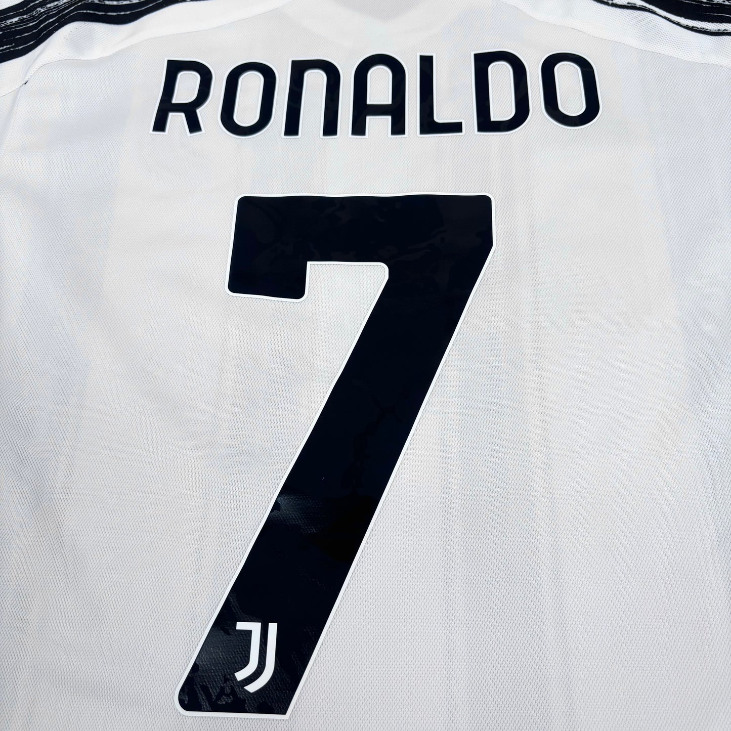 2020/21 Juventus Home Shirt - Cristiano Ronaldo - L