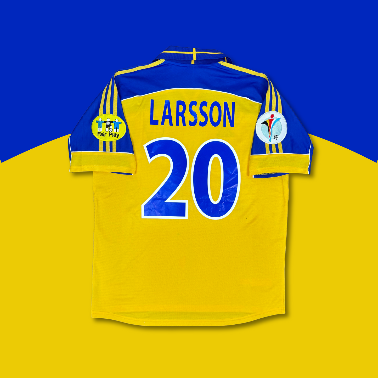 2000/01 Sweden Home Shirt - Larsson - L