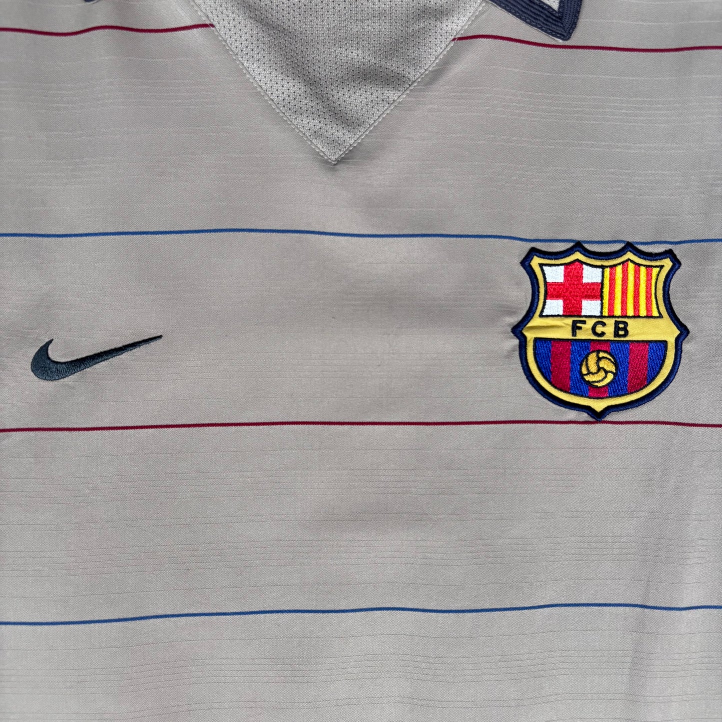 2003/04 Barcelona Away Shirt - Ronaldinho - L