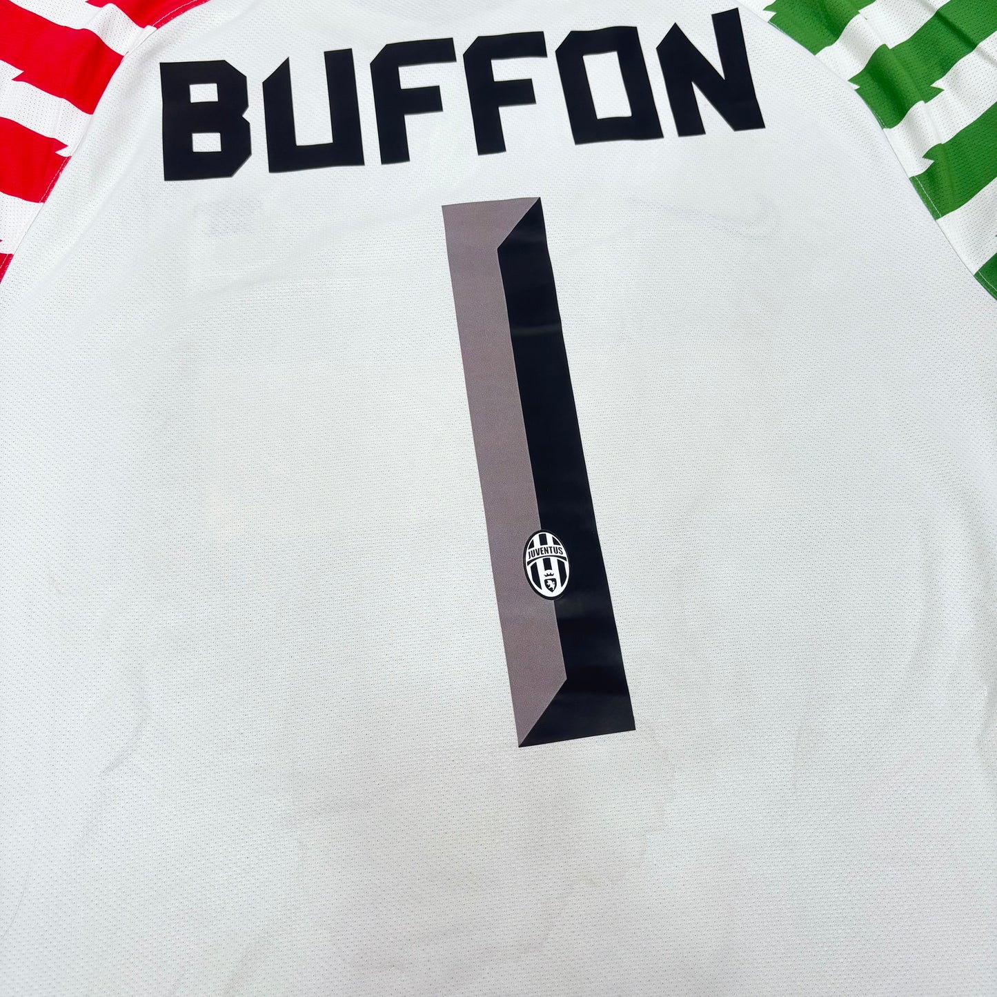 2011/12 Juventus Goalkeeper Shirt - Buffon - XL