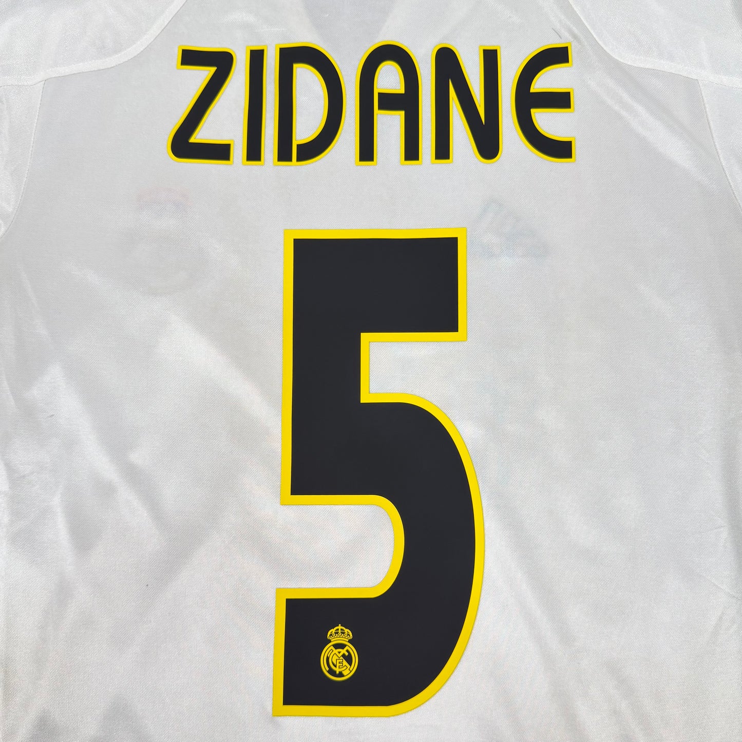 2004/05 Real Madrid Home Shirt - Zidane - M