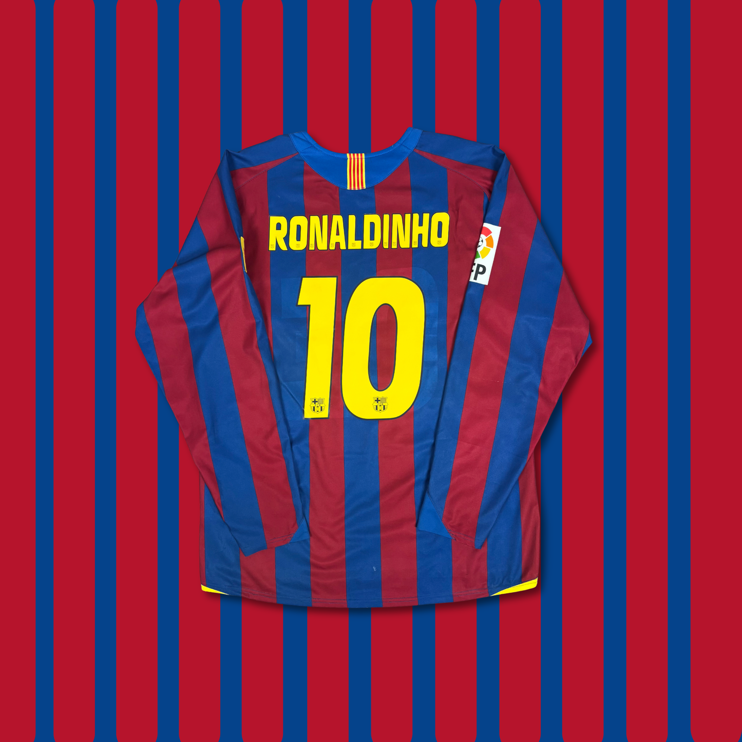 2005/06 Barcelona Home Longsleeve Shirt - Ronaldinho - L