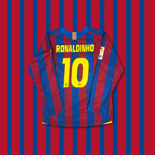 2005/06 Barcelona Home Longsleeve Shirt - Ronaldinho - L