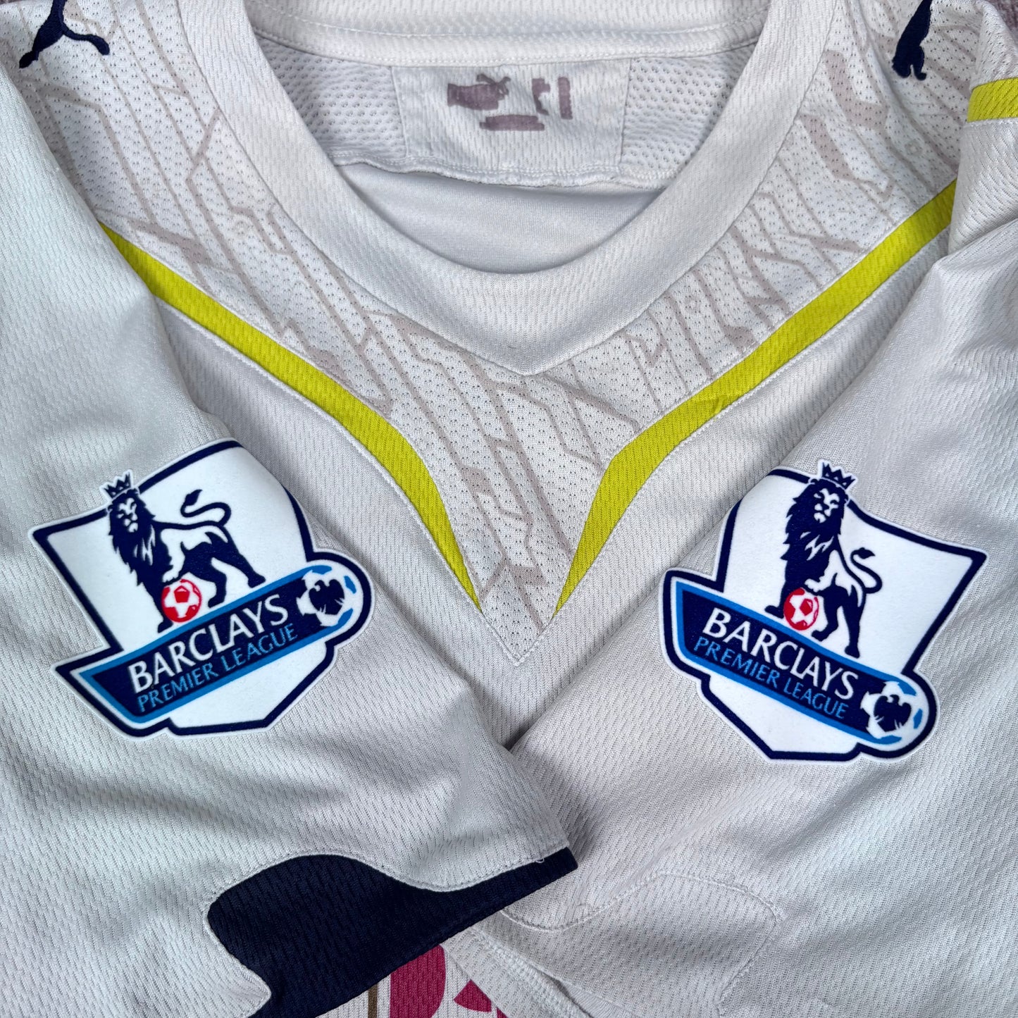 2009/10 Tottenham Hotspurs Home Shirt - Modric - L