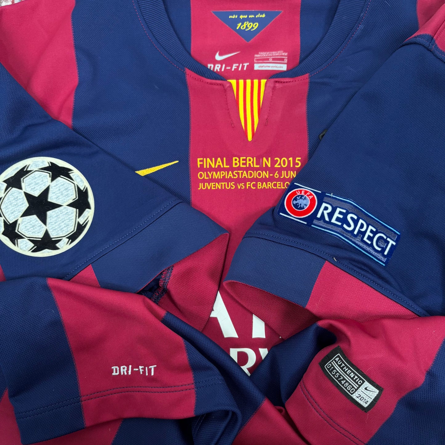 2014/15 Barcelona Home Shirt - Suarez - L