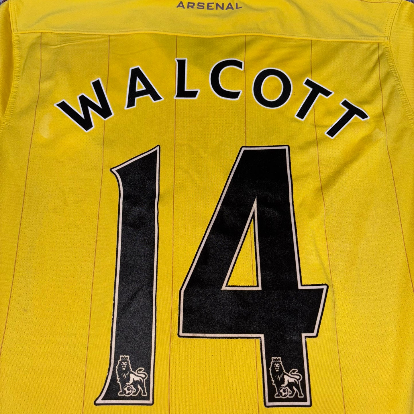 2010/11 Arsenal Away Shirt with Short - Walcott - L