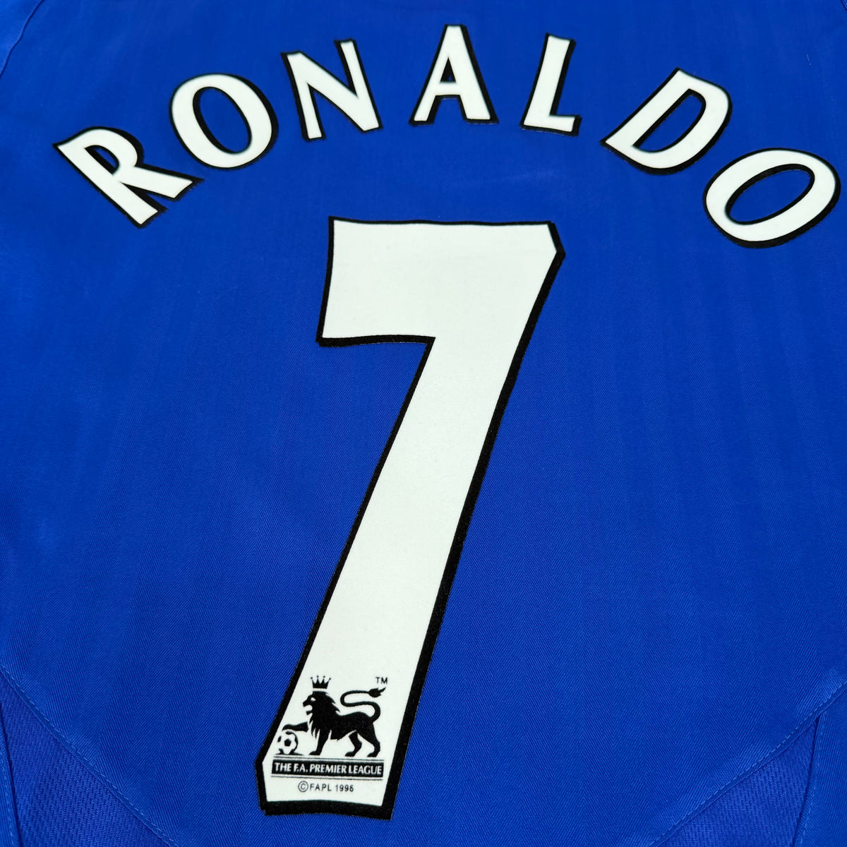 2005/06 Manchester United Away Shirt - Ronaldo - L