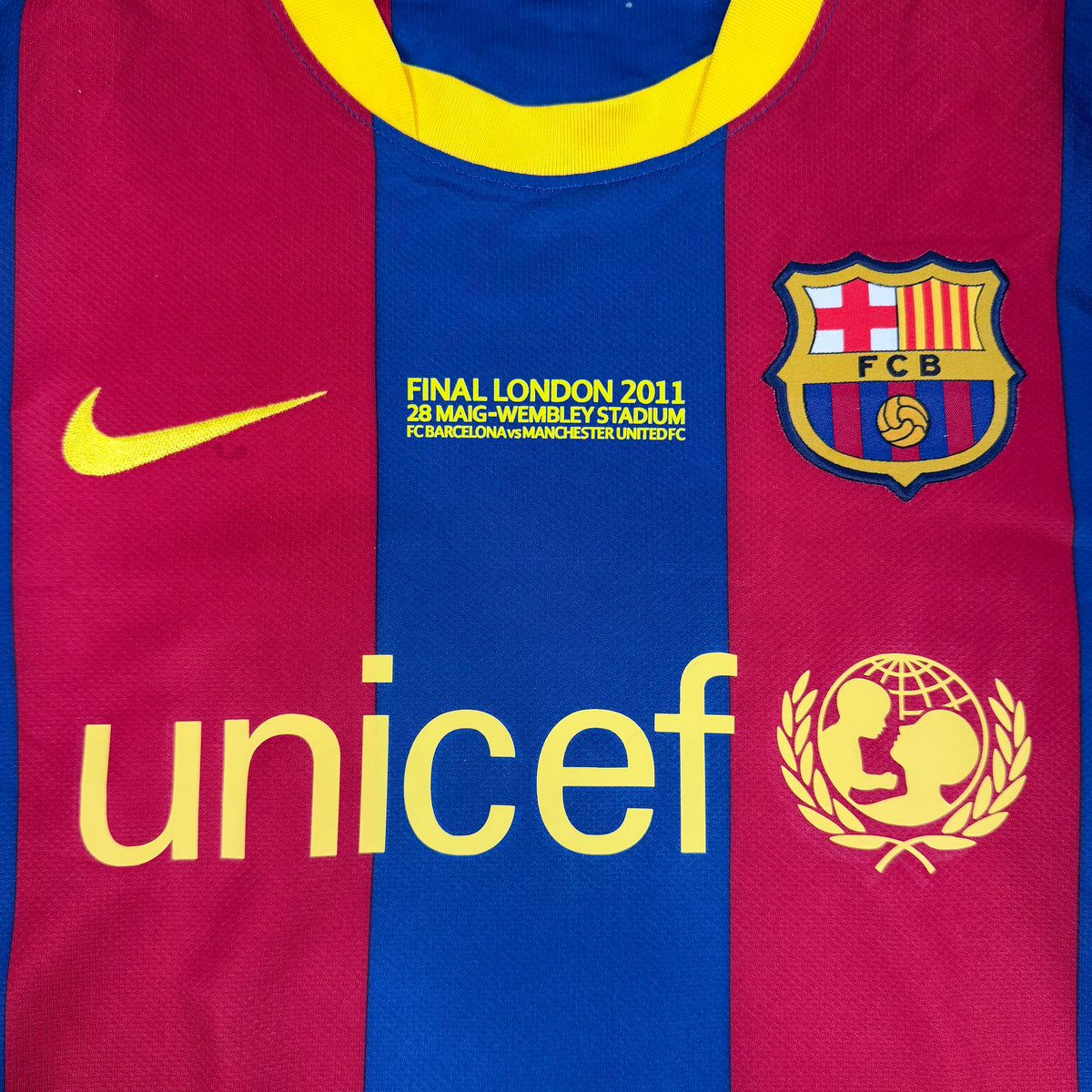 2010/11 Barcelona Home Shirt - Messi - M