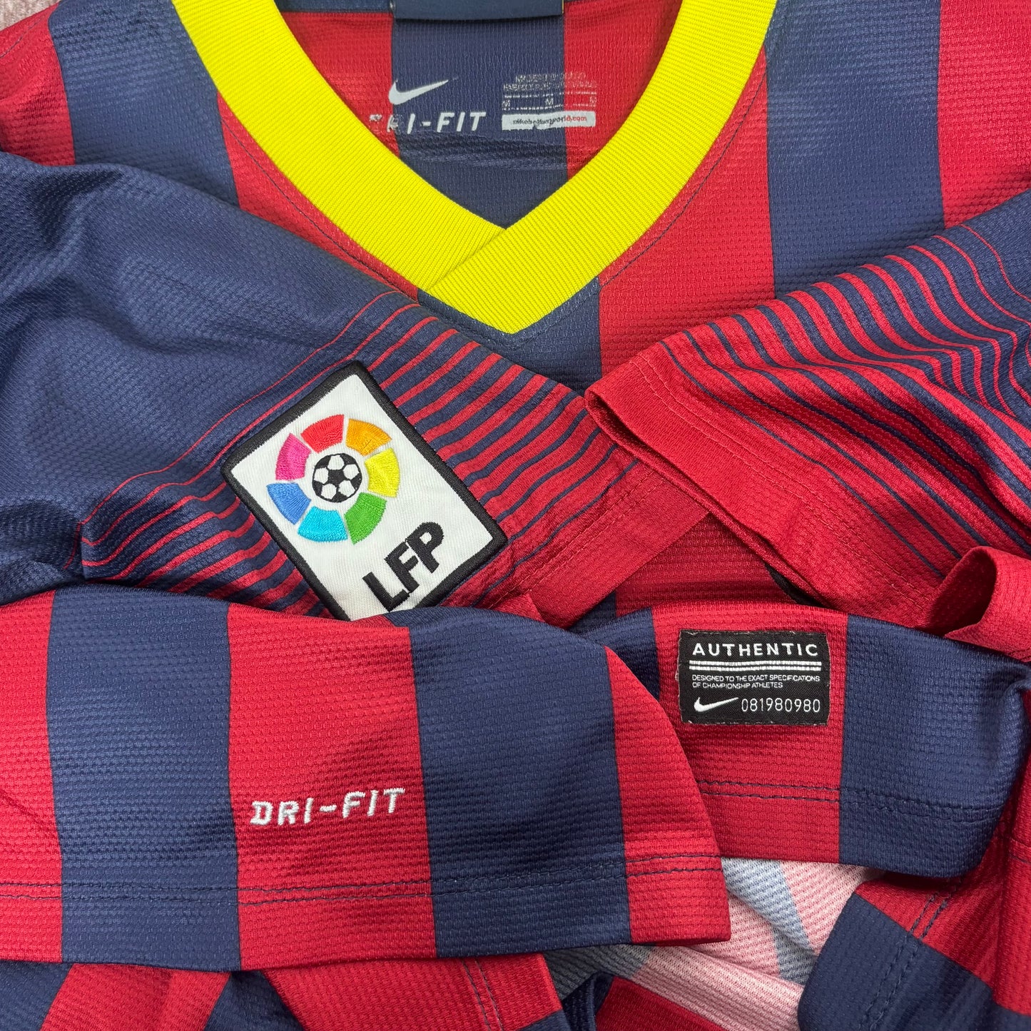 2013/14 Barcelona Home Shirt - M - Messi