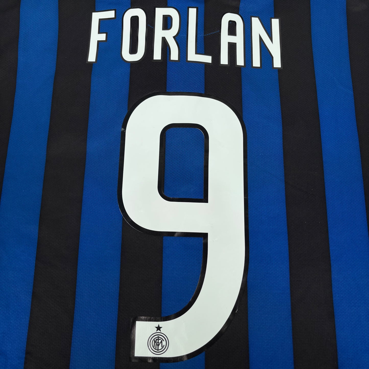 2011/12 Inter Milan Home Shirt - Forlan - XL
