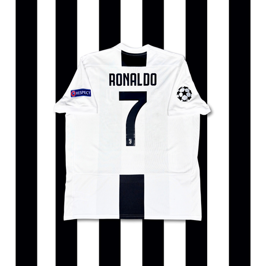 2018/19 Juventus Home Shirt - Cristiano Ronaldo - XL