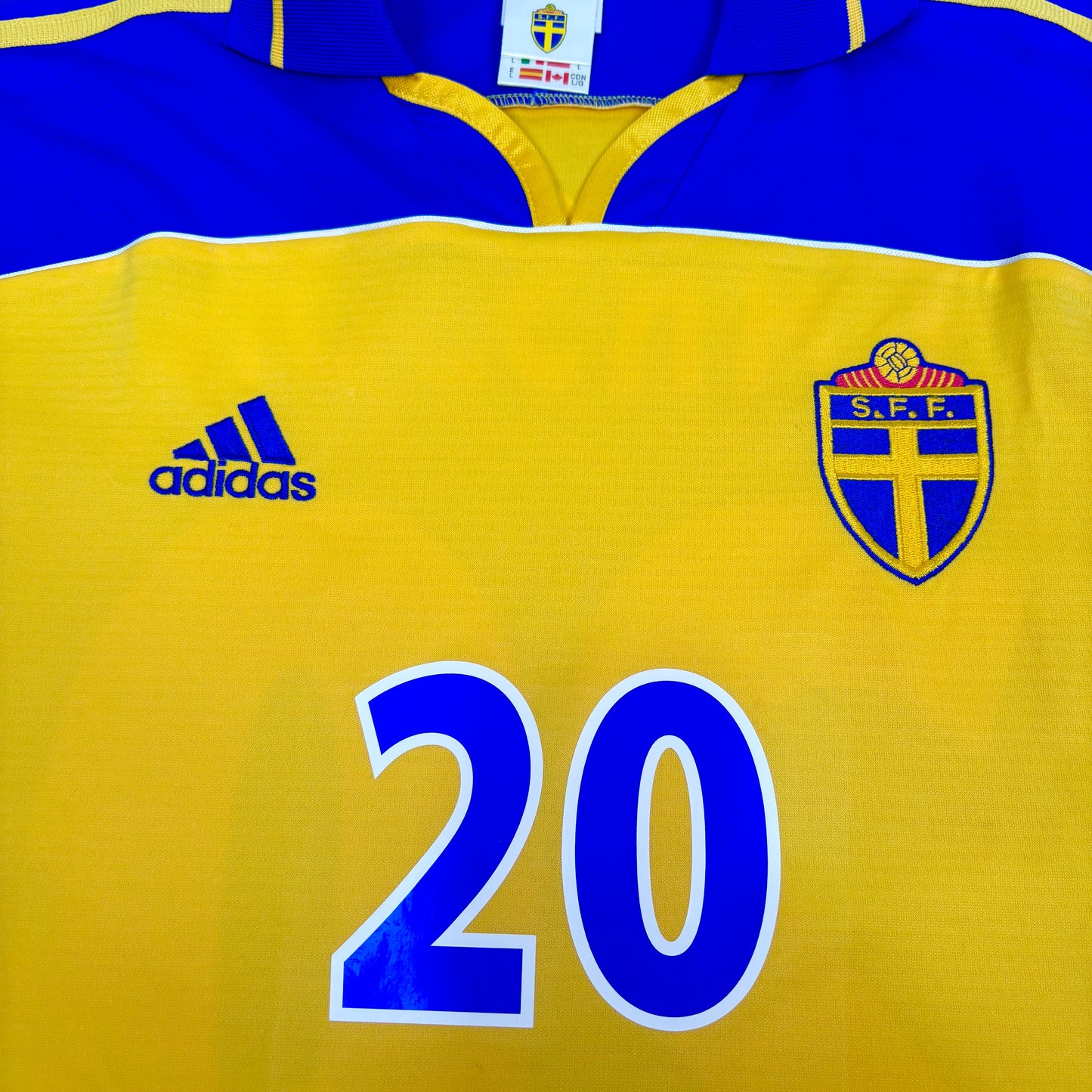 2000/01 Sweden Home Shirt - Larsson - L