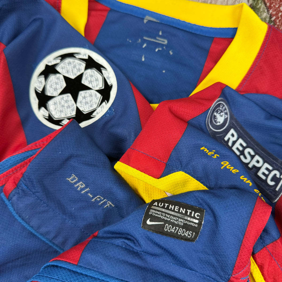 2010/11 Barcelona Home Shirt - Messi - M