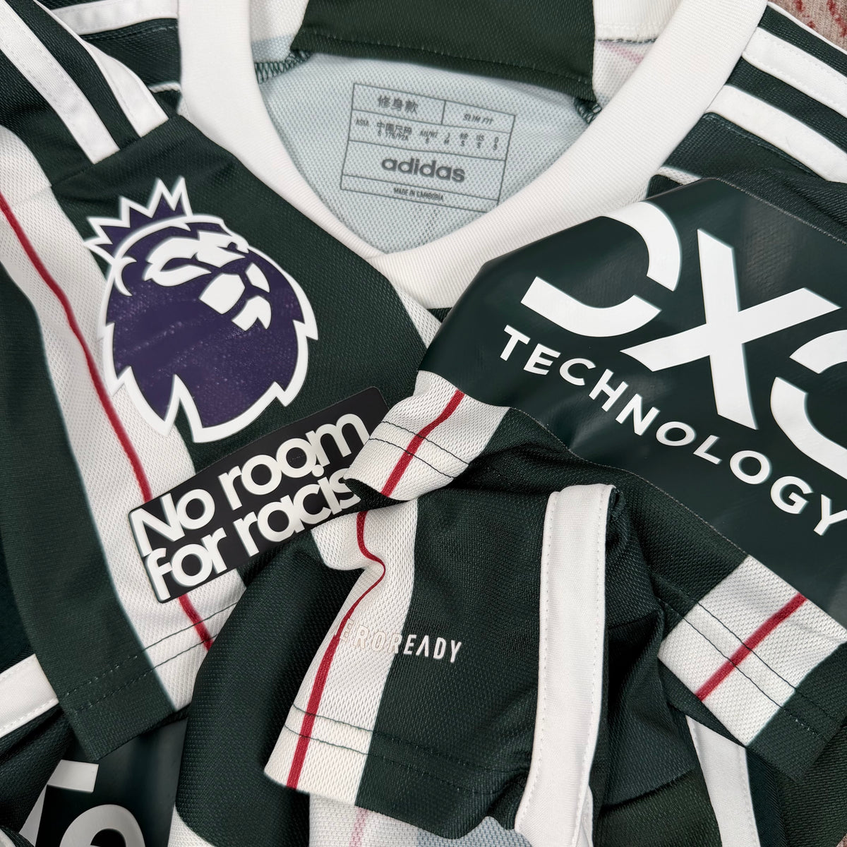 2023/24 Manchester United Away Shirt - Bruno Fernandes - S