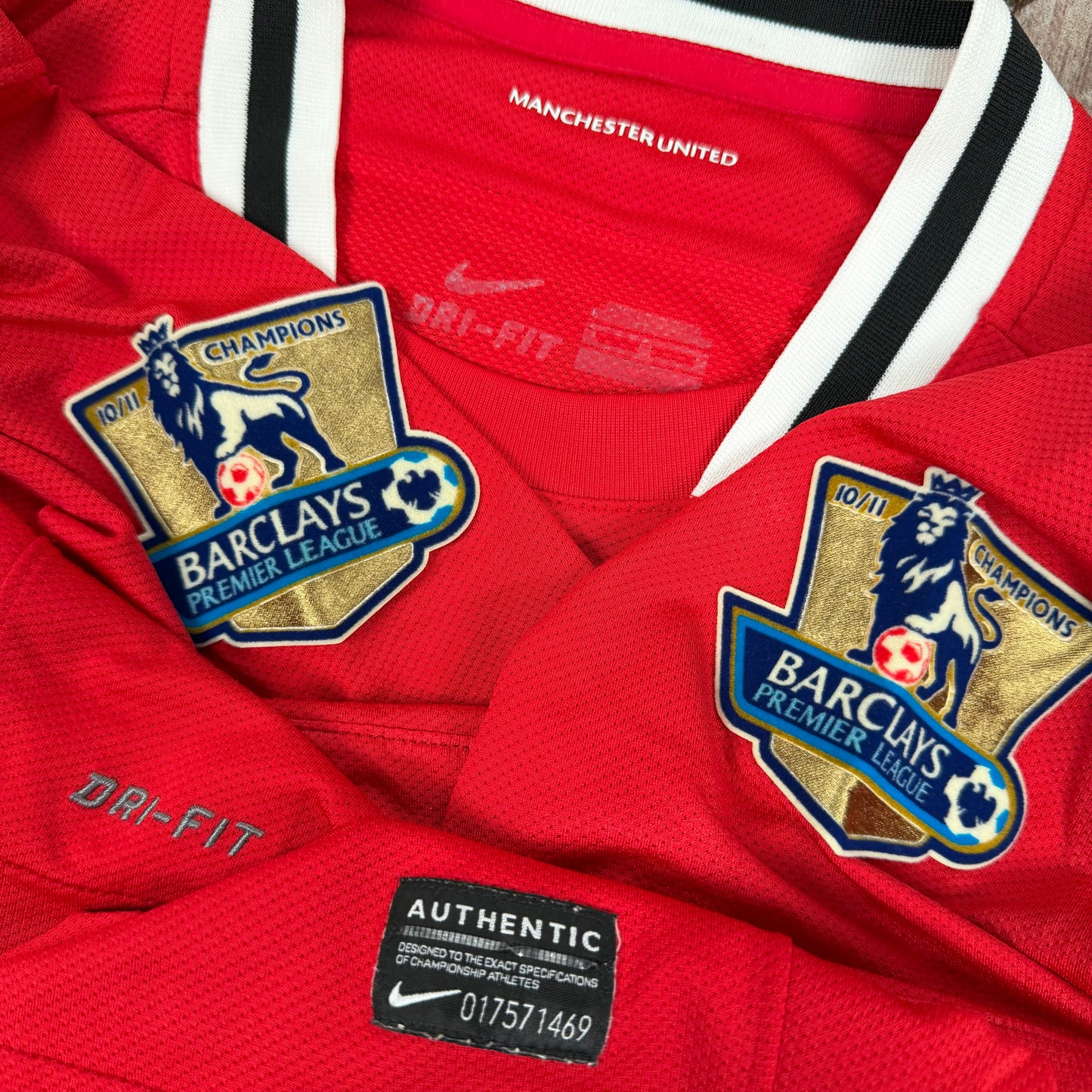 2011/12 Manchester United Home Shirt - Gigs - M