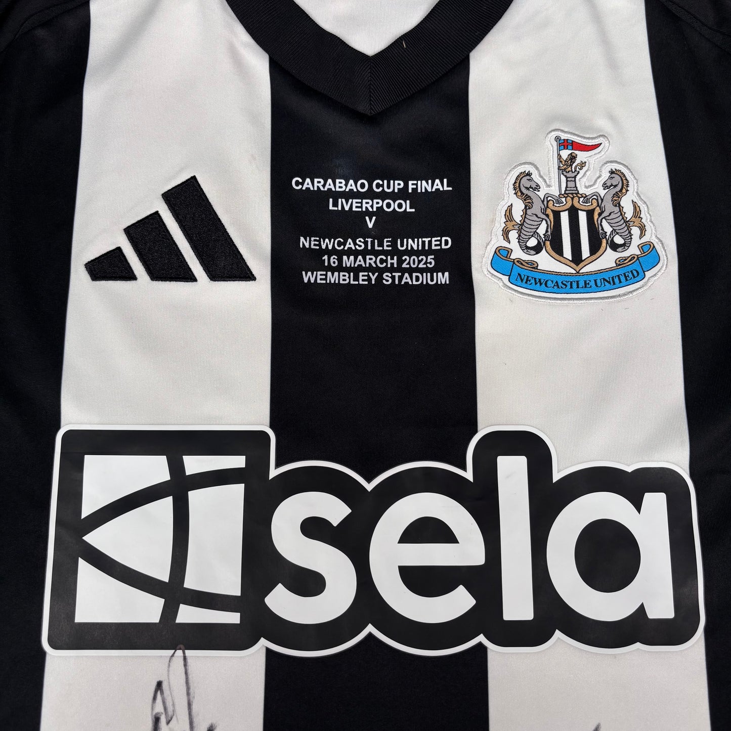 2024/25 Newcastle Home Signed Shirt - M - New with Tag