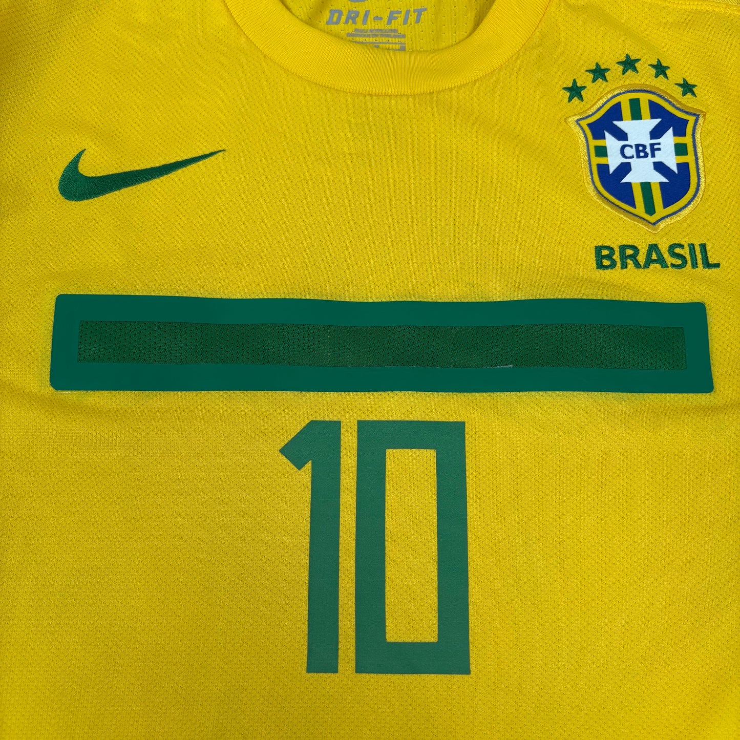 2011/12 Brazil Home Shirt - Ronaldinho - M