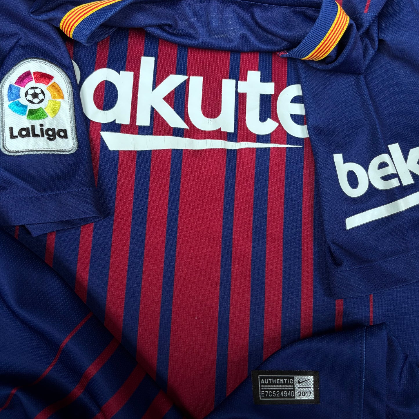 2017/18 Barcelona Home Shirt - Messi - M