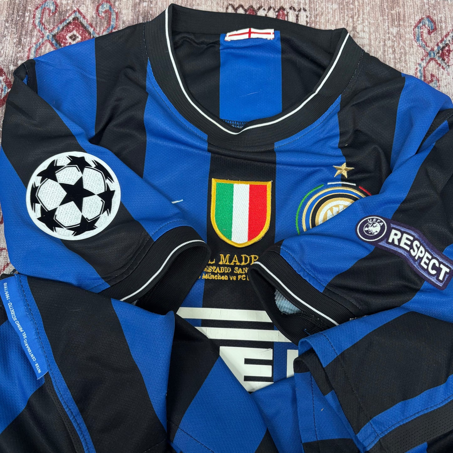2009/10 Inter Milan Home Shirt - Milito - L