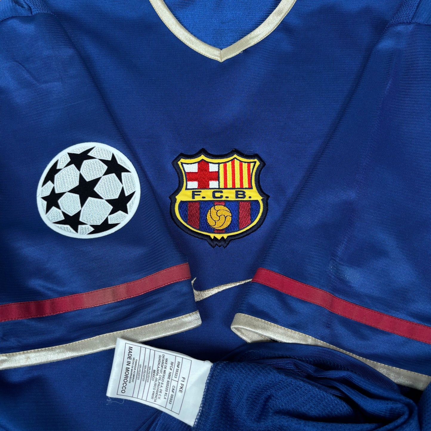 2001/02 Barcelona Third Shirt - Xavi - M