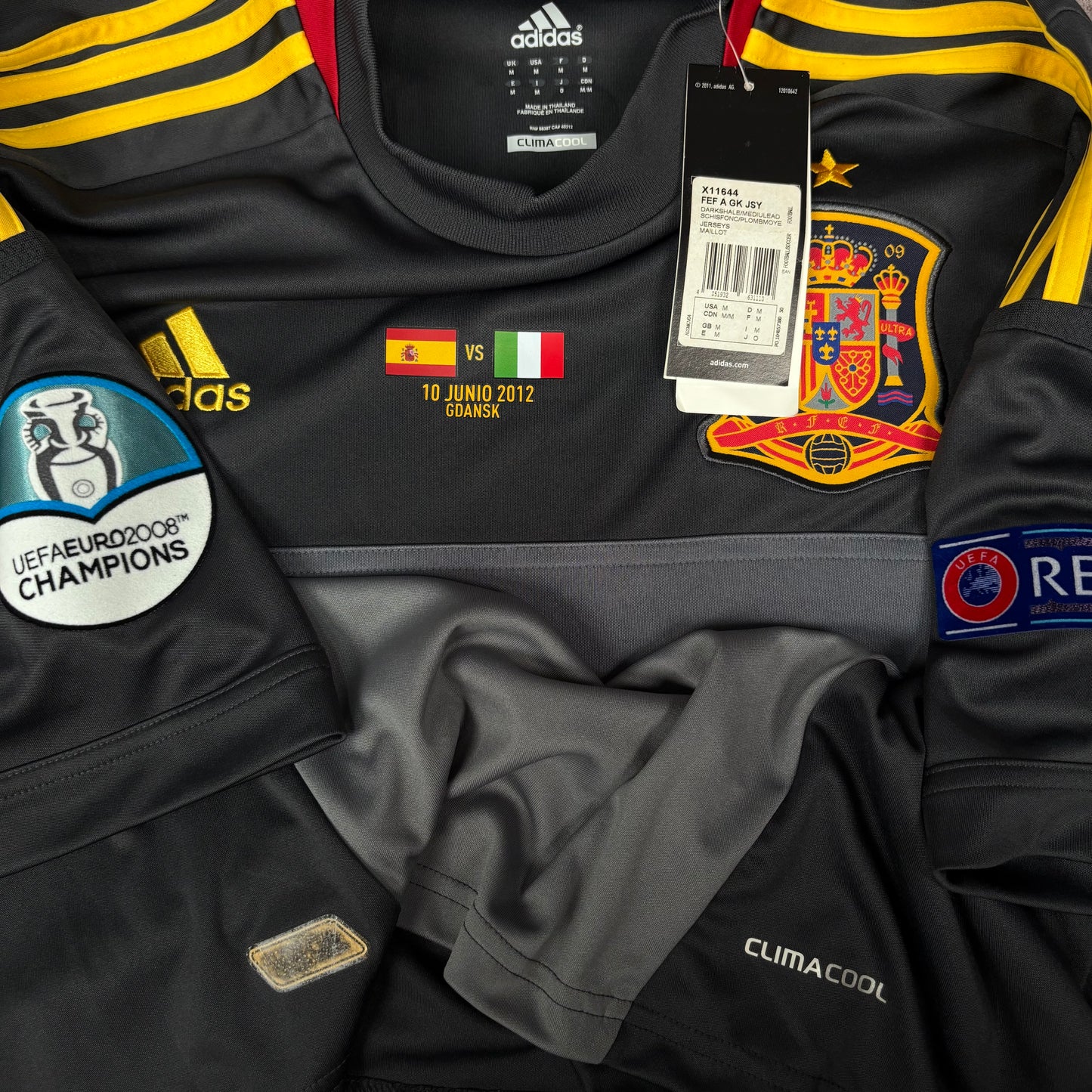 2012/13 Spain Goalkeeper Shirt - Casillas - M - New with Tag