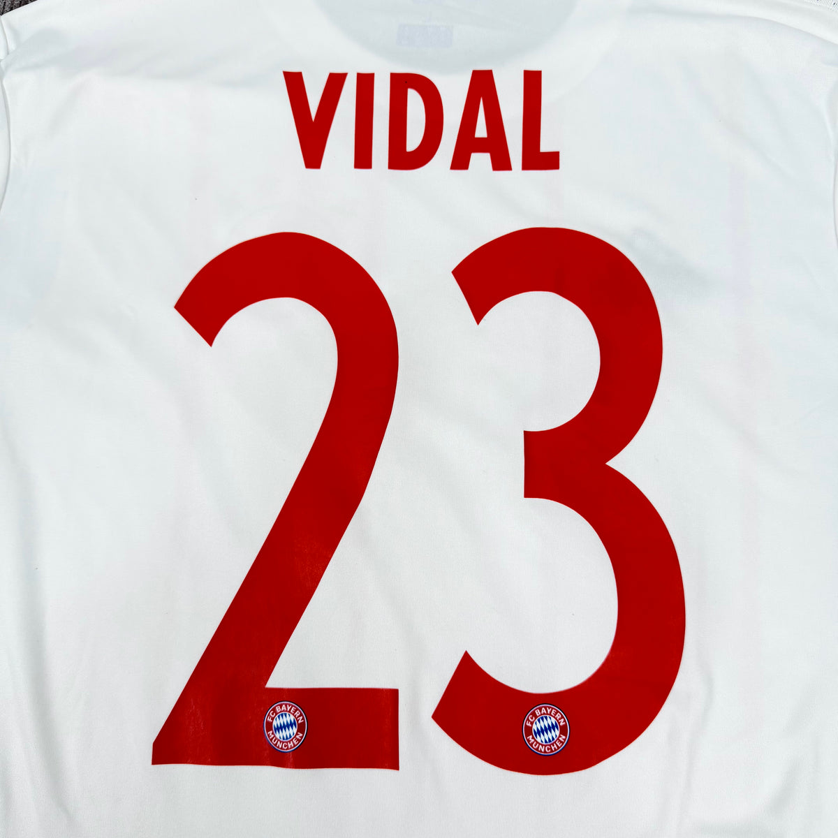 2017/18 Bayern Munich Third Shirt - Vidal - L