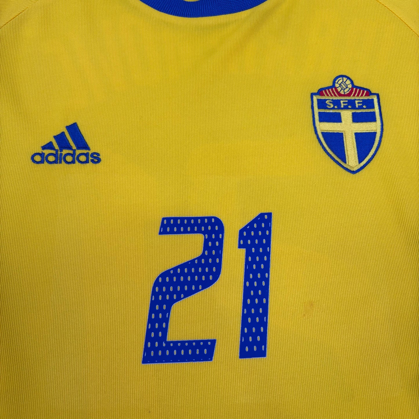 2002/03 Sweden Home Shirt - Ibrahimovic - L
