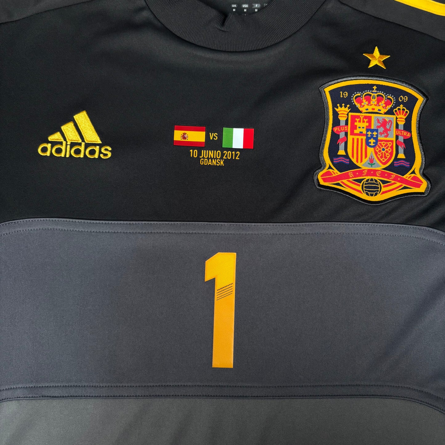 2012/13 Spain Goalkeeper Shirt - Casillas - M - New with Tag
