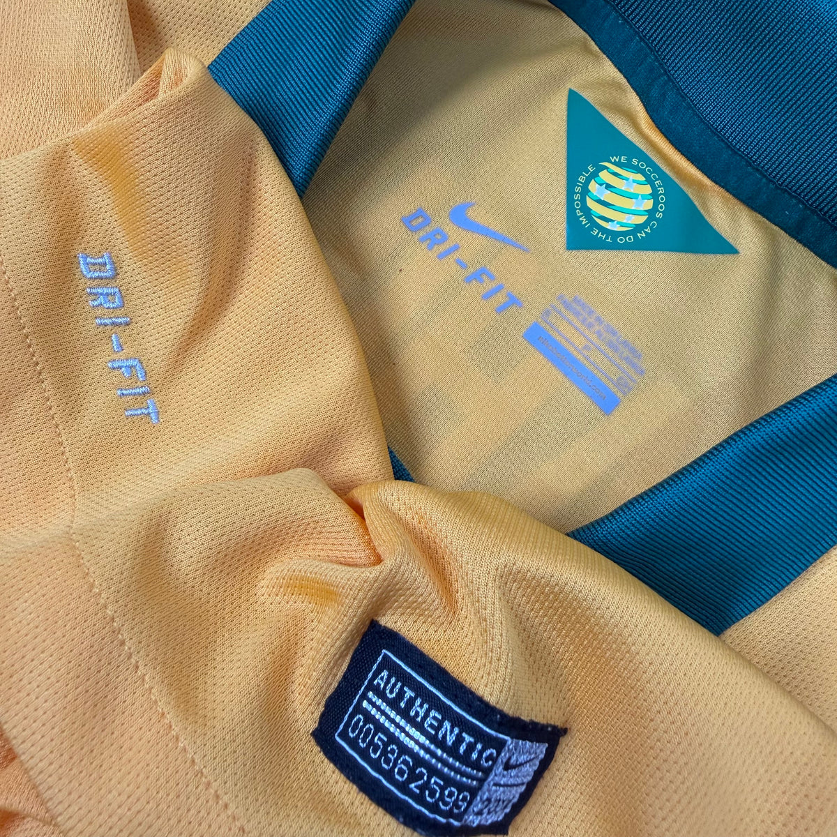 2014/15 Australia Home Shirt - Tim Cahil - S