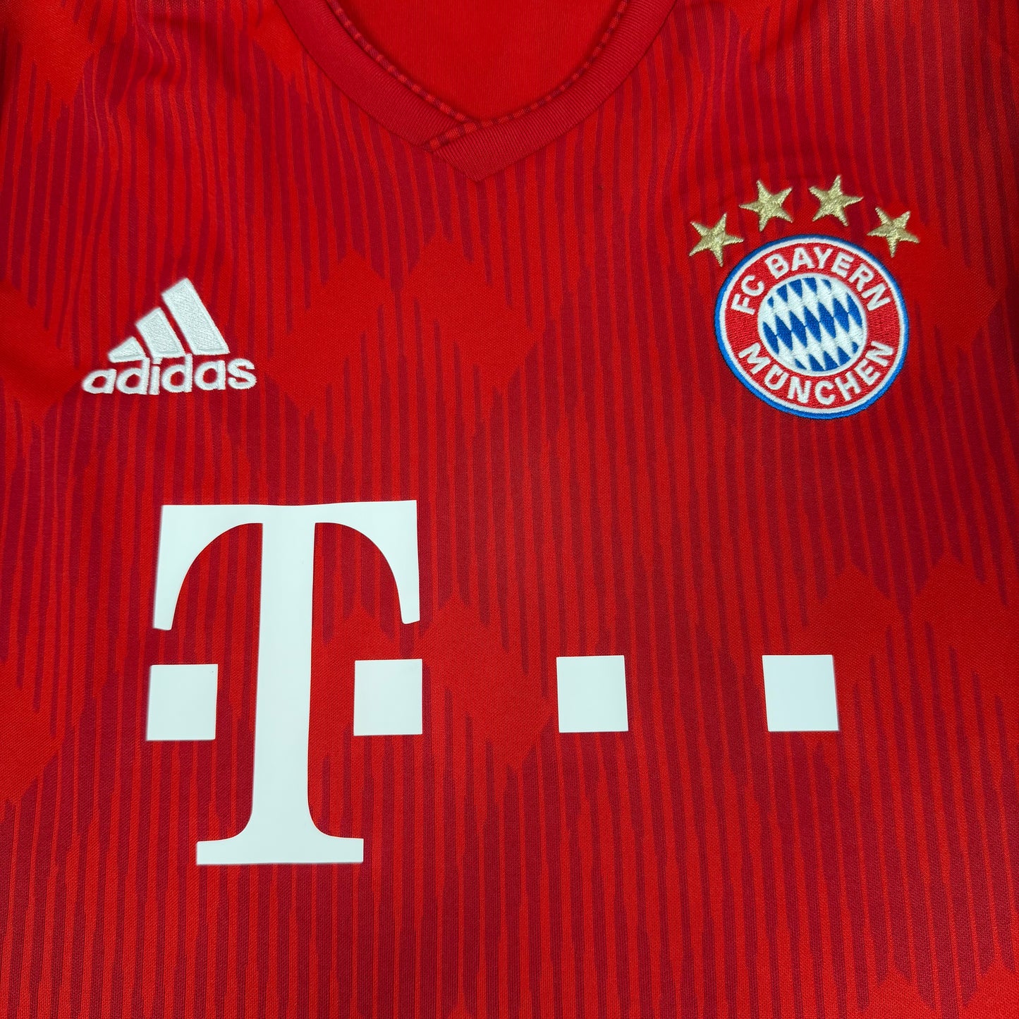 2018/19 Bayern Munich Home Shirt - James - L