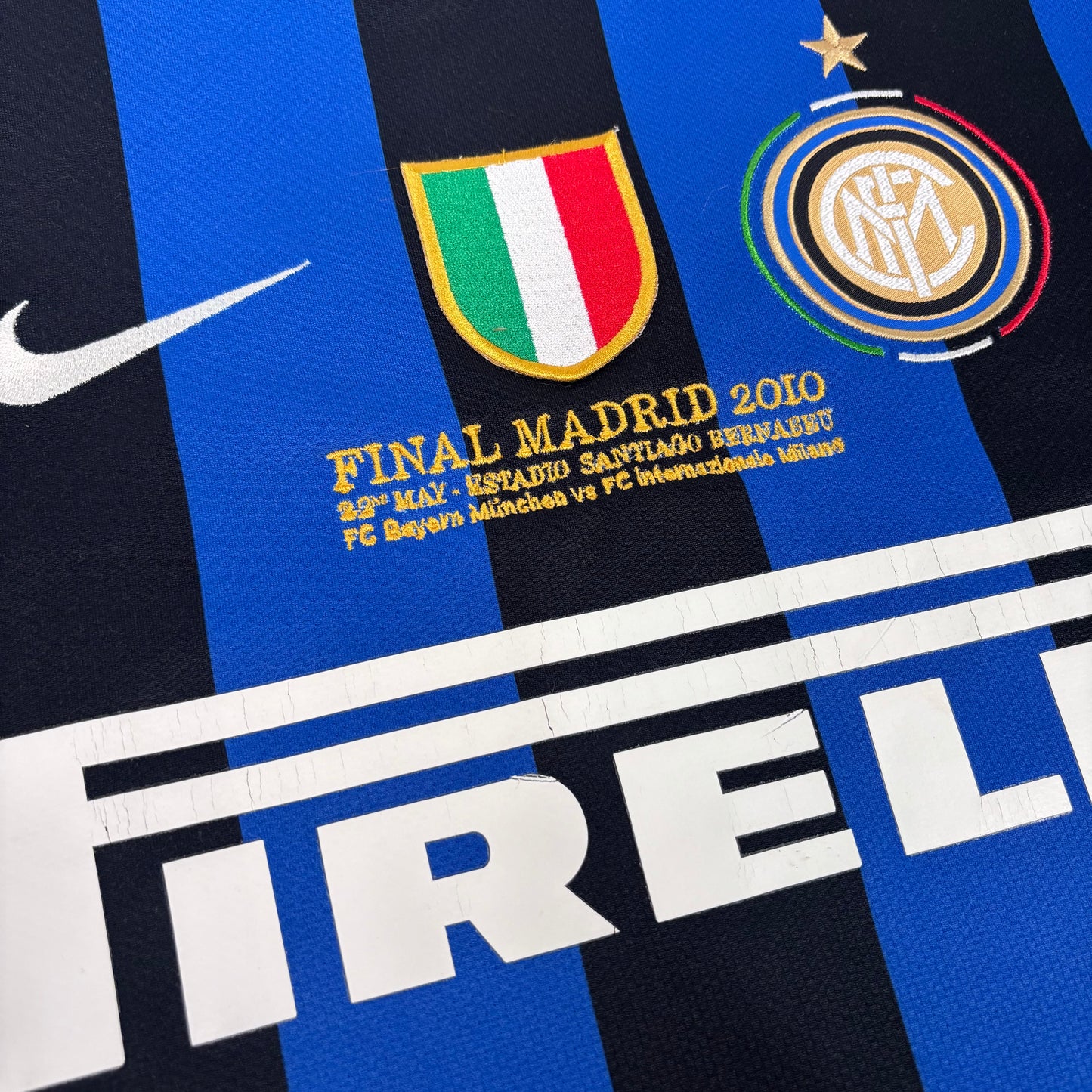 2009/10 Inter Milan Home Shirt - Milito - L