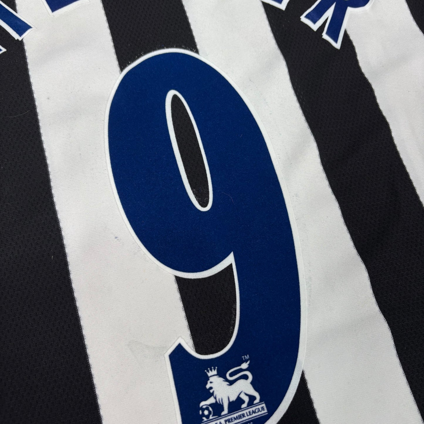 2004/05 Newcastle United Home Shirt - Shearer - L