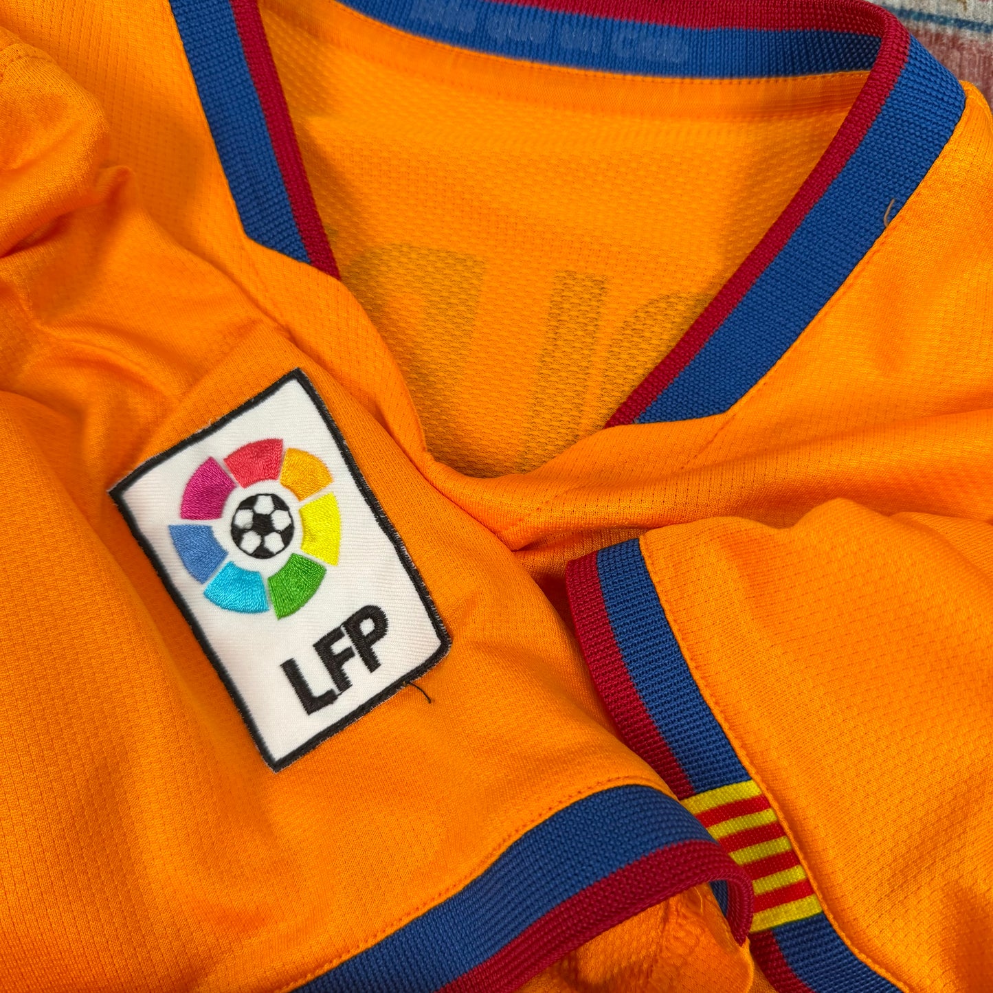 2006/07 Barcelona Away Shirt - Ronaldinho - M