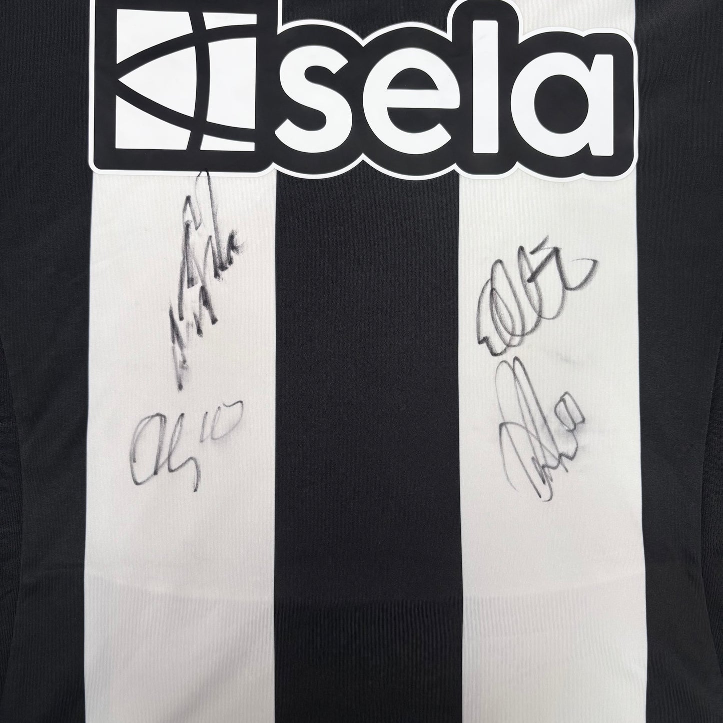 2024/25 Newcastle Home Signed Shirt - M - New with Tag