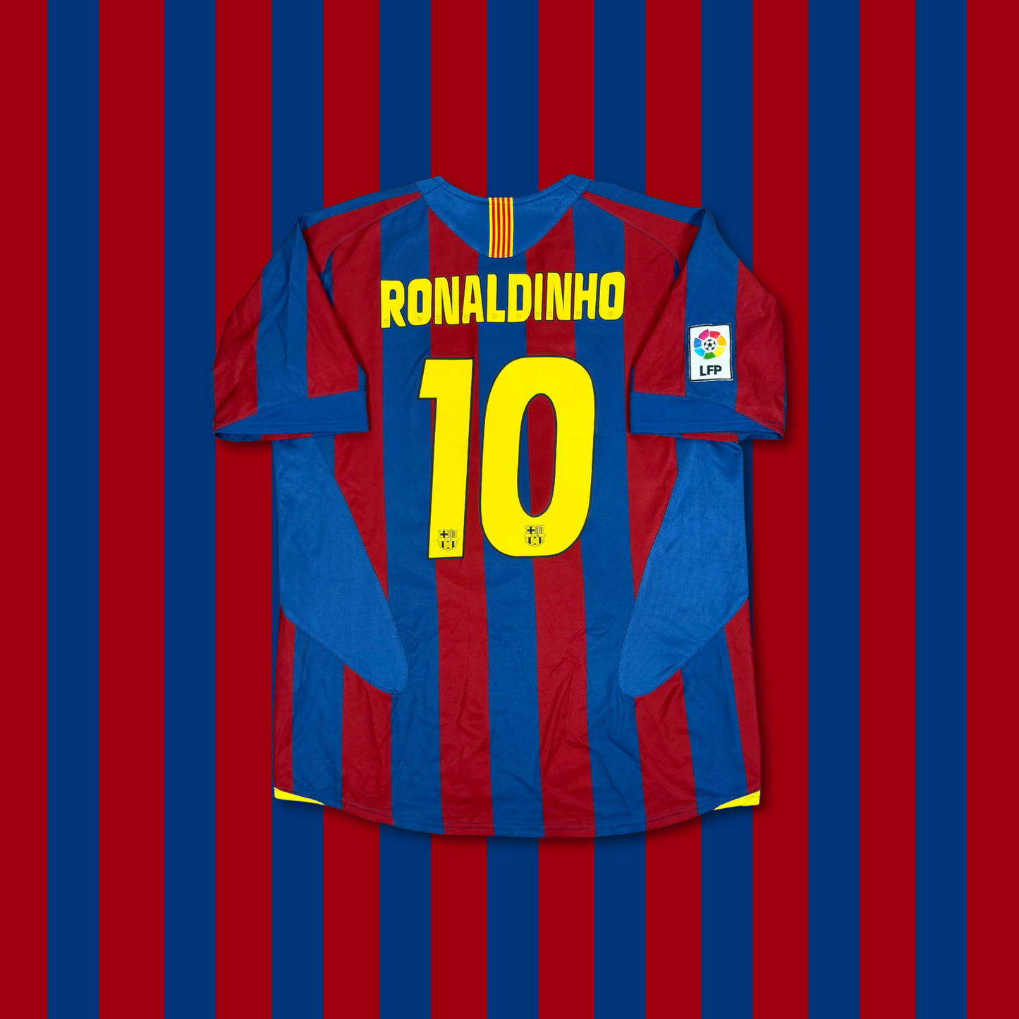 2005/06 Barcelona Home Shirt - Ronaldinho - L
