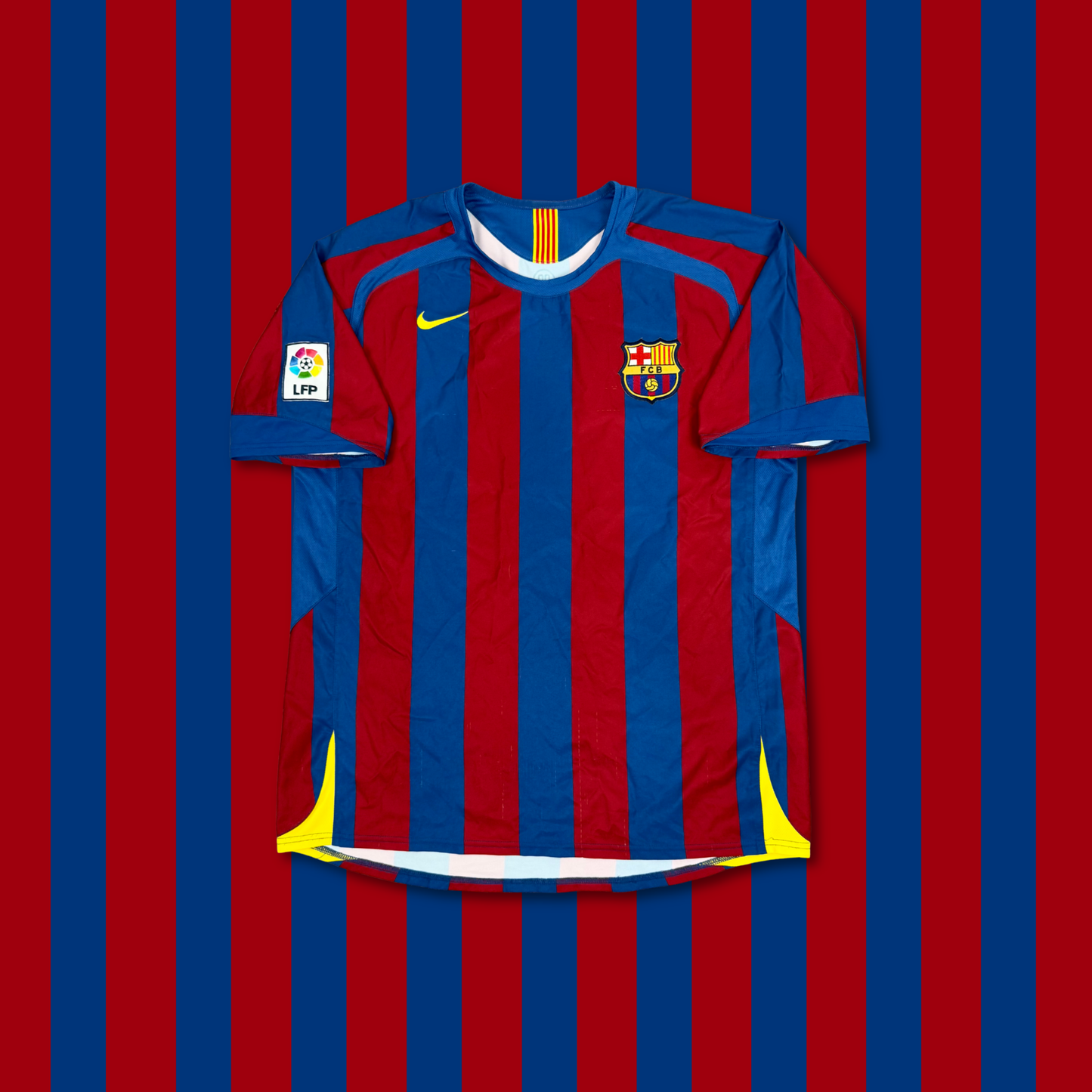 2005/06 Barcelona Home Shirt - Ronaldinho - L