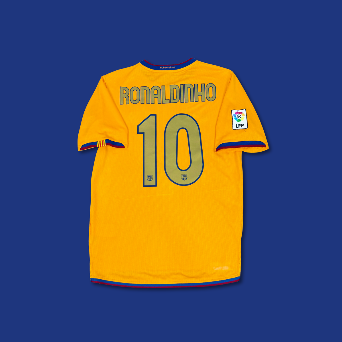 2006/07 Barcelona Away Shirt - Ronaldinho - M